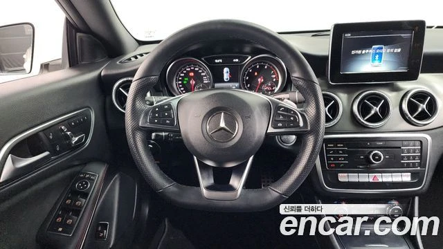 Mercedes-Benz CLA 220, снимка 13 - Автомобили и джипове - 56077704