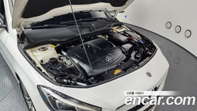 Mercedes-Benz CLA 220, снимка 6 - Автомобили и джипове - 56077704