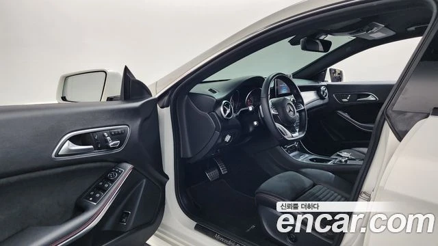 Mercedes-Benz CLA 220, снимка 10 - Автомобили и джипове - 56077704