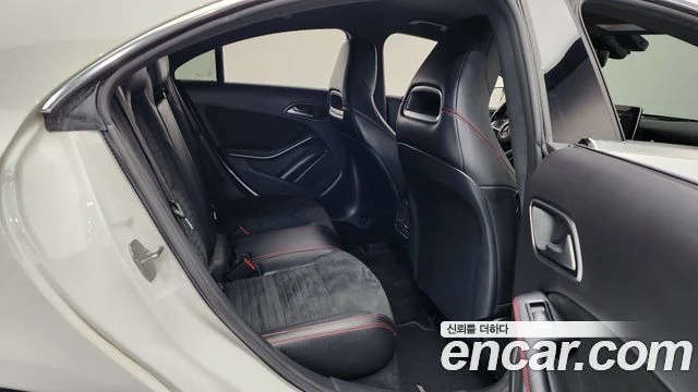 Mercedes-Benz CLA 220, снимка 12 - Автомобили и джипове - 56077704