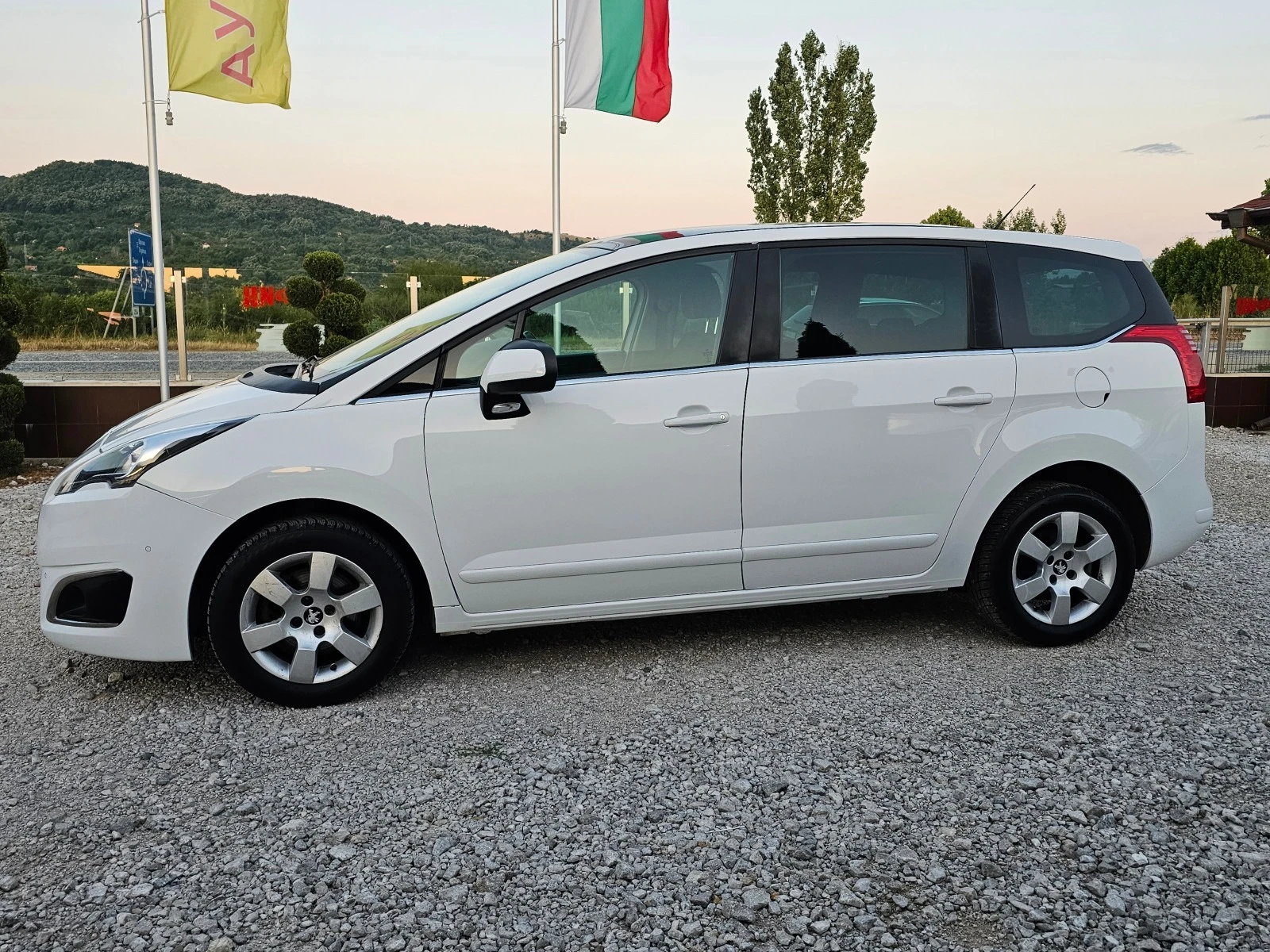 Peugeot 5008 1.6HDI АВТОМАТИК ! ! ЕВРО 6 - изображение 2