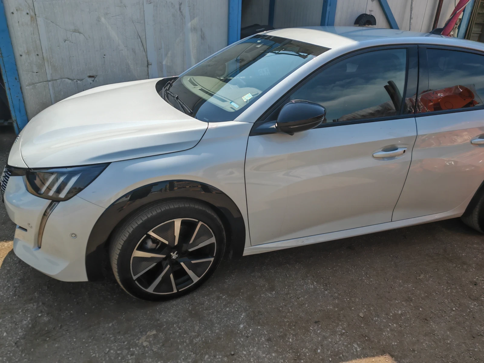 Peugeot 208 GT с всички екстри за модела - изображение 3