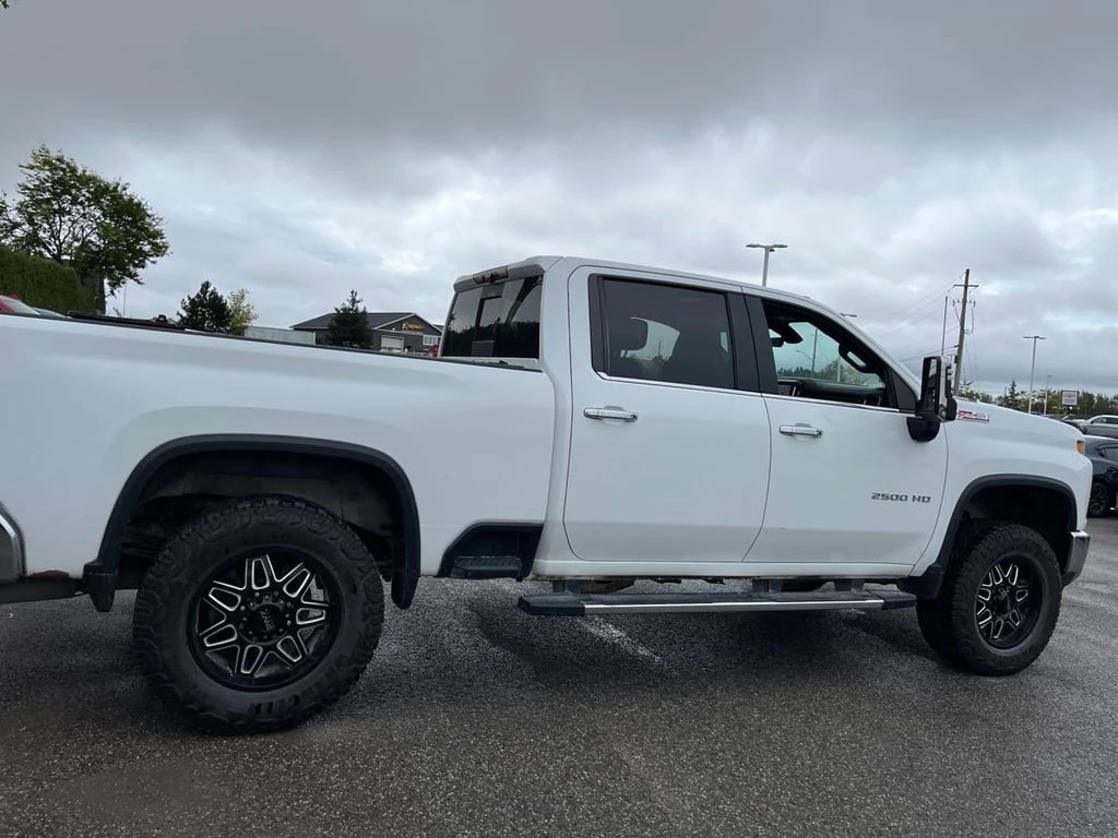 Chevrolet Silverado * 4WD Crew Cab LTZ * CARFAX * БЕЗ ПЪРВОНАЧАЛНА ВНО - изображение 3
