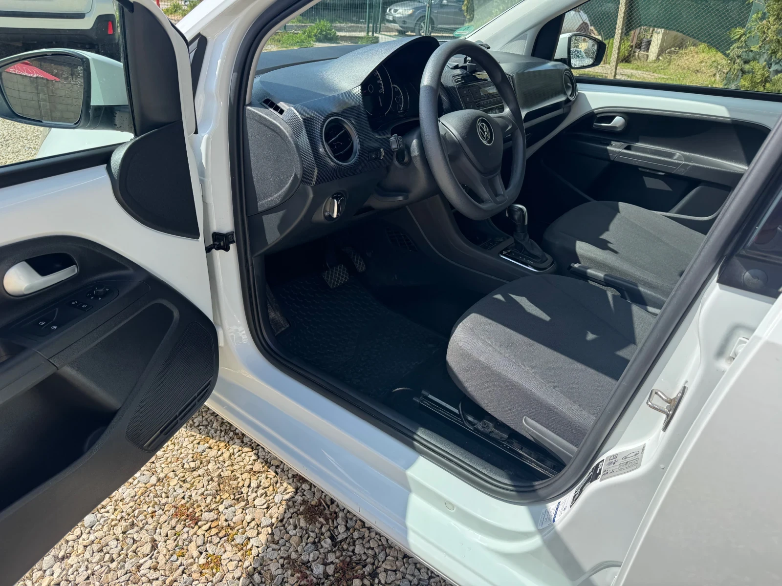 VW Up 36.7 kWh, снимка 9 - Автомобили и джипове - 54004238