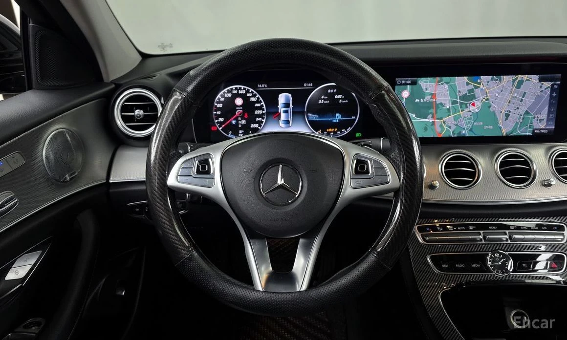Mercedes-Benz E 300, снимка 13 - Автомобили и джипове - 54392482