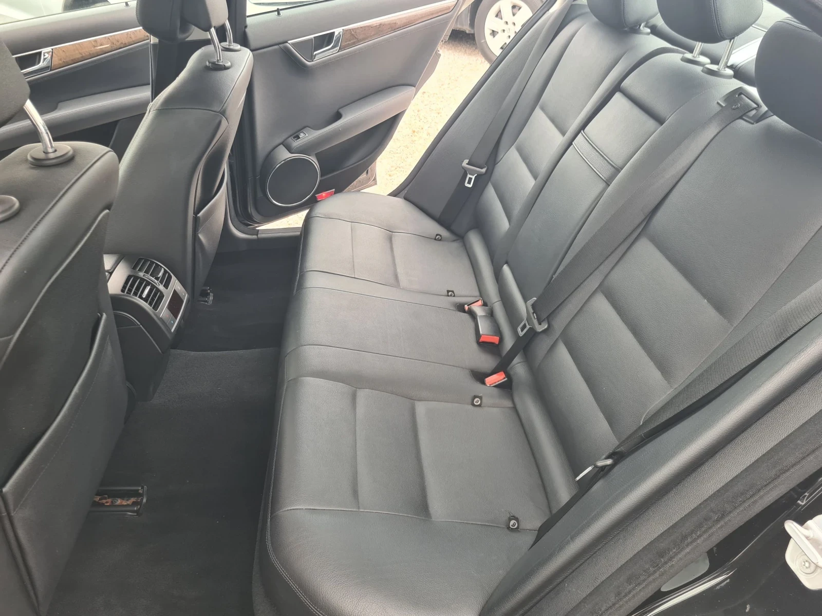 Mercedes-Benz C 320 CDI / 7g tronic / panorama / navi, снимка 13 - Автомобили и джипове - 54605025