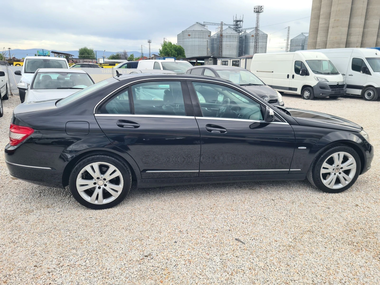 Mercedes-Benz C 320 CDI / 7g tronic / panorama / navi, снимка 4 - Автомобили и джипове - 54605025