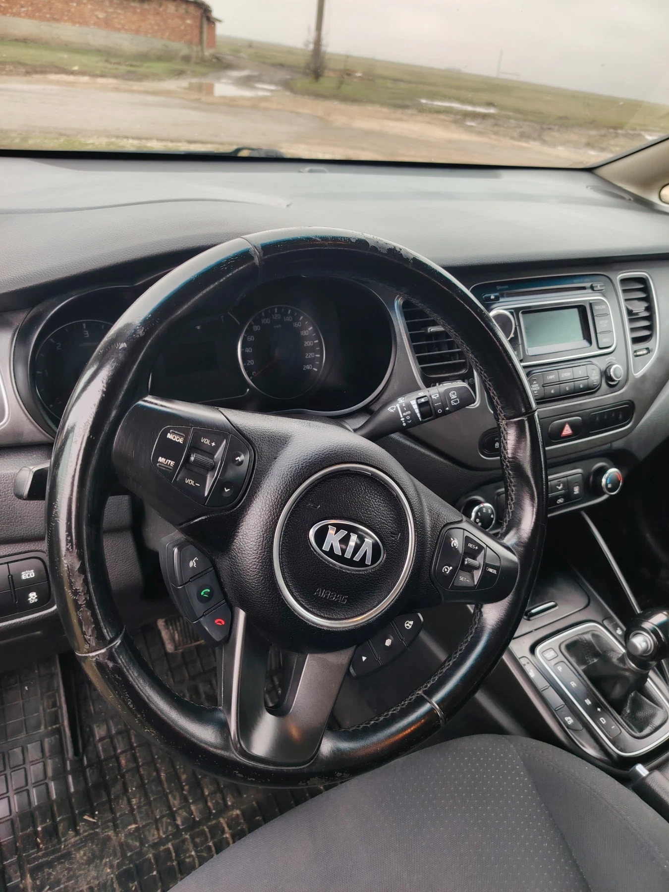 Kia Carens 1.7, снимка 7 - Автомобили и джипове - 54886594