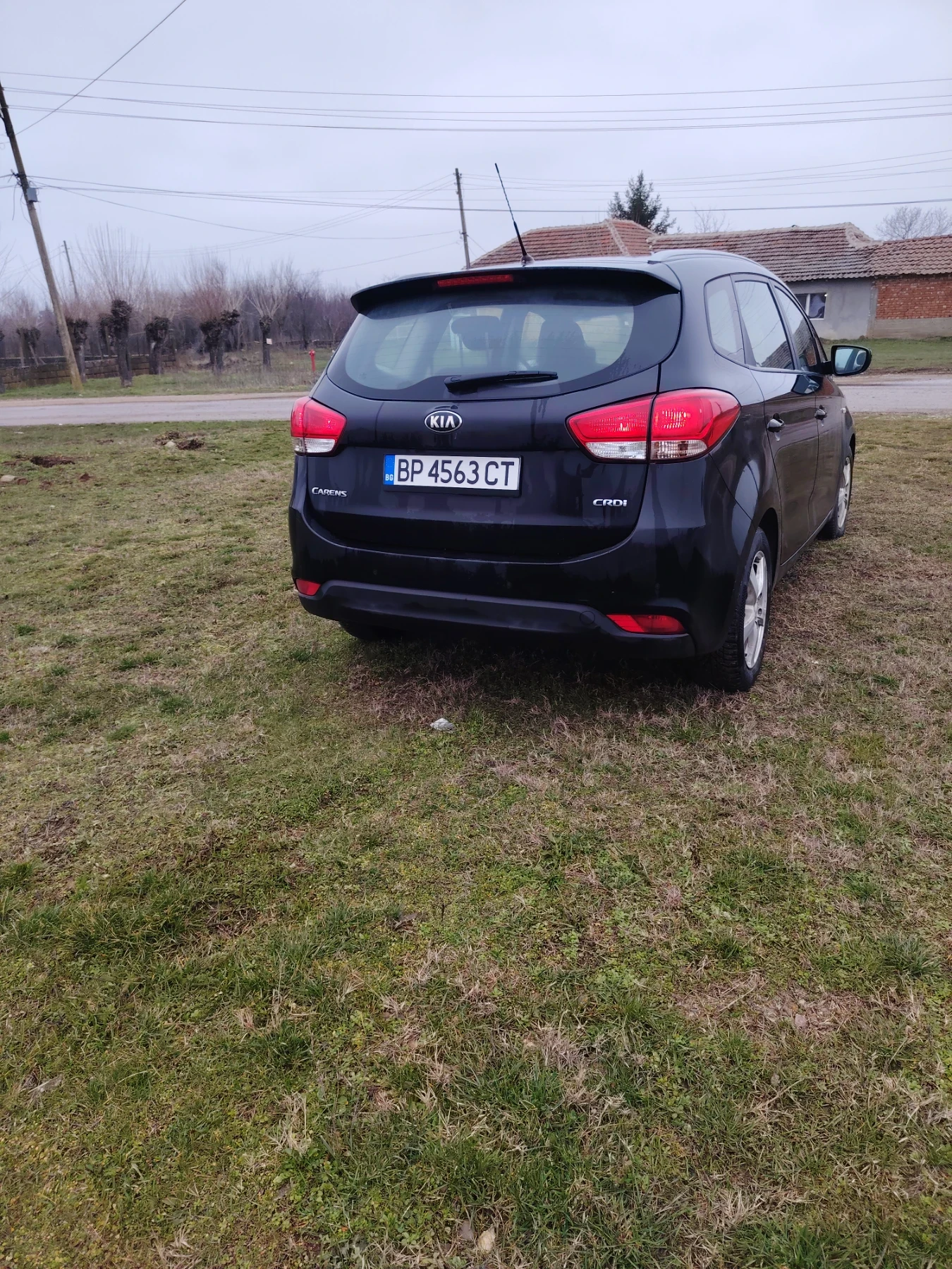 Kia Carens 1.7, снимка 4 - Автомобили и джипове - 54886594