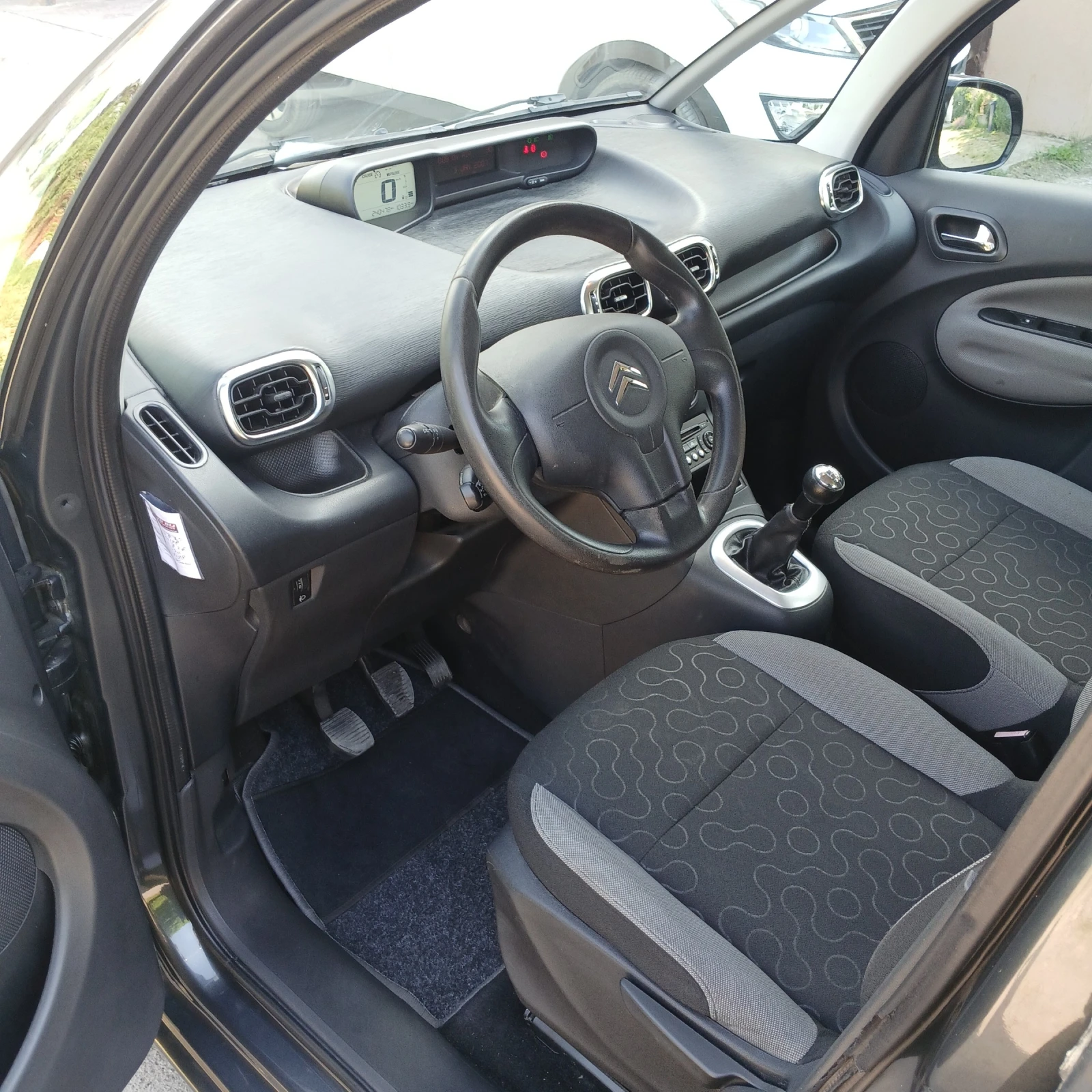 Citroen C3 Picasso 1.6 .HDI.6 СКОРОСТИ , снимка 11 - Автомобили и джипове - 55008658