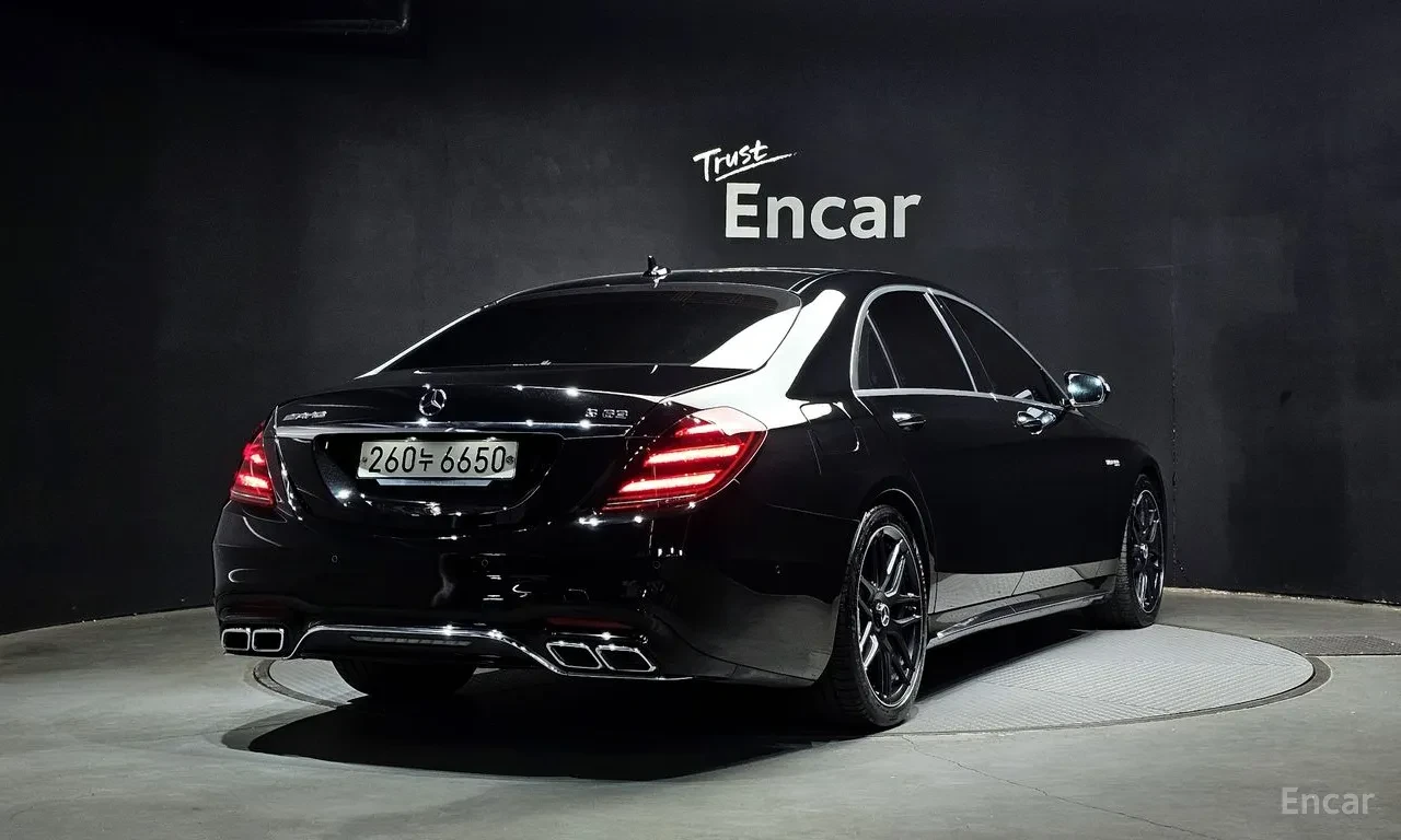 Mercedes-Benz S 63 AMG 4M* МАСАЖ* CERAMIC* 3D BURMESTER* 360* HEAD-UP, снимка 2 - Автомобили и джипове - 55727857