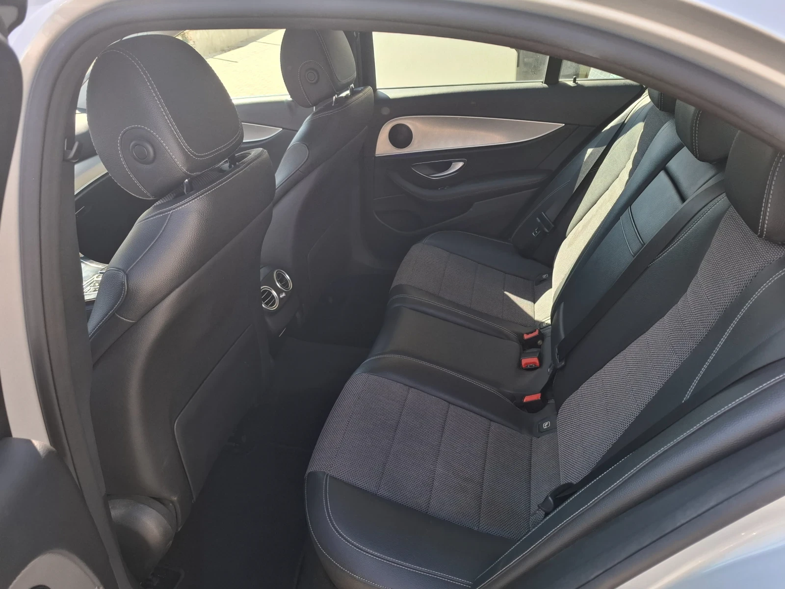 Mercedes-Benz E 220, снимка 9 - Автомобили и джипове - 56137672