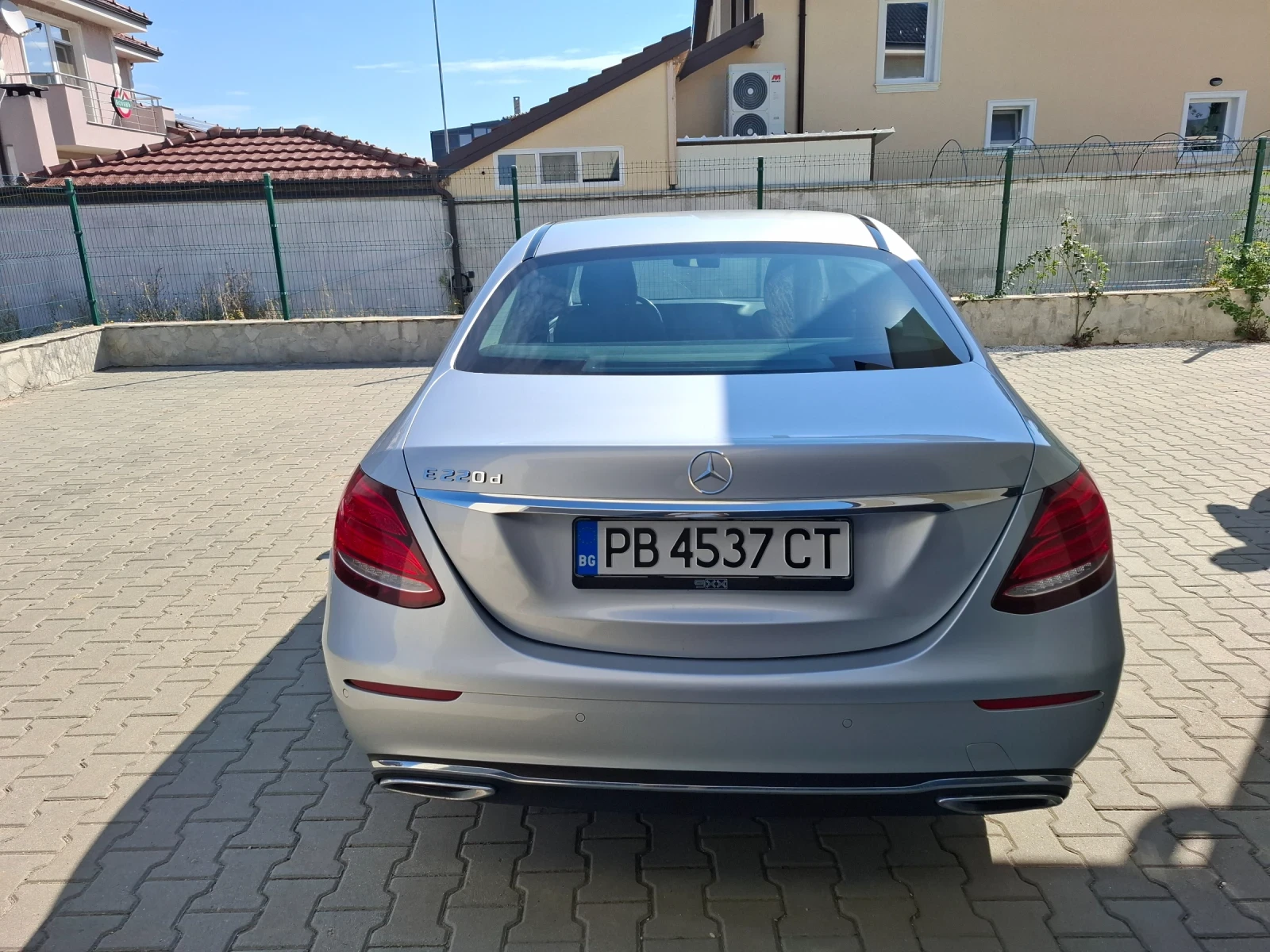 Mercedes-Benz E 220, снимка 4 - Автомобили и джипове - 56137672
