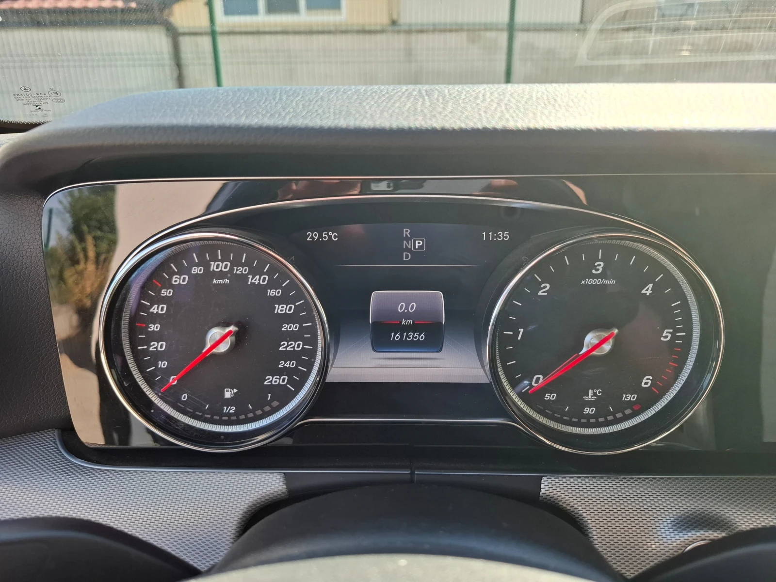 Mercedes-Benz E 220, снимка 11 - Автомобили и джипове - 56137672