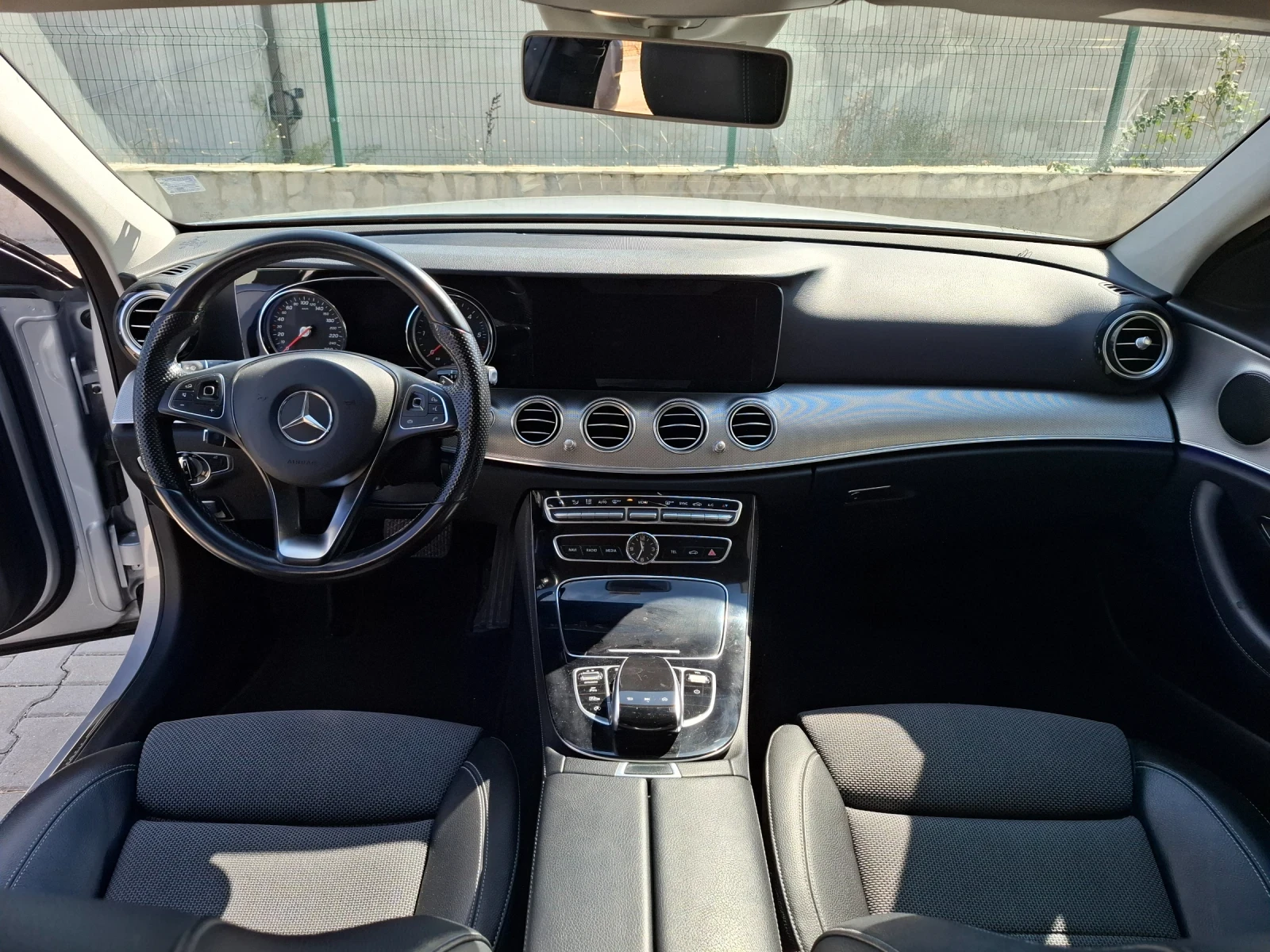 Mercedes-Benz E 220, снимка 8 - Автомобили и джипове - 56137672