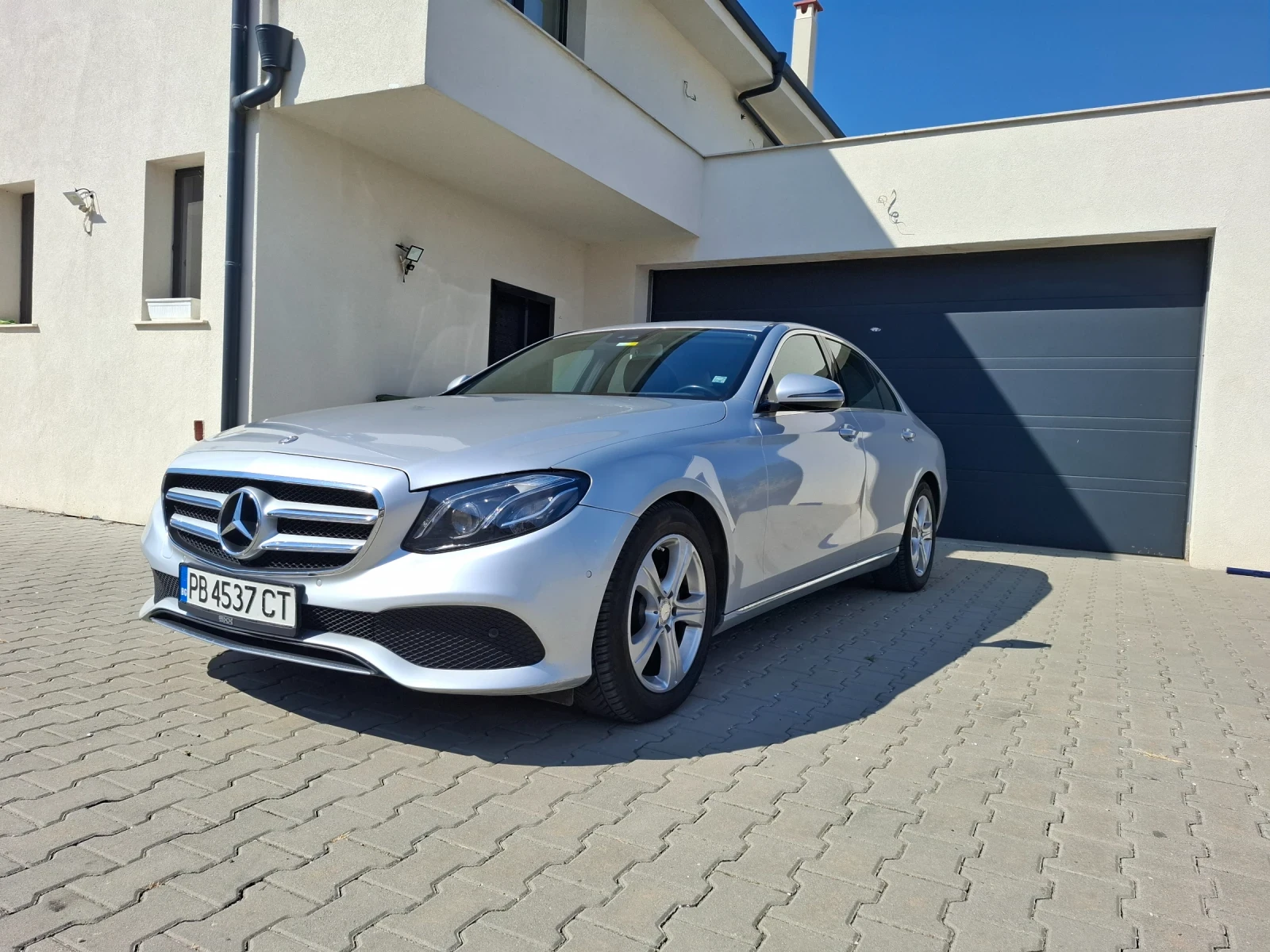 Mercedes-Benz E 220, снимка 2 - Автомобили и джипове - 56137672