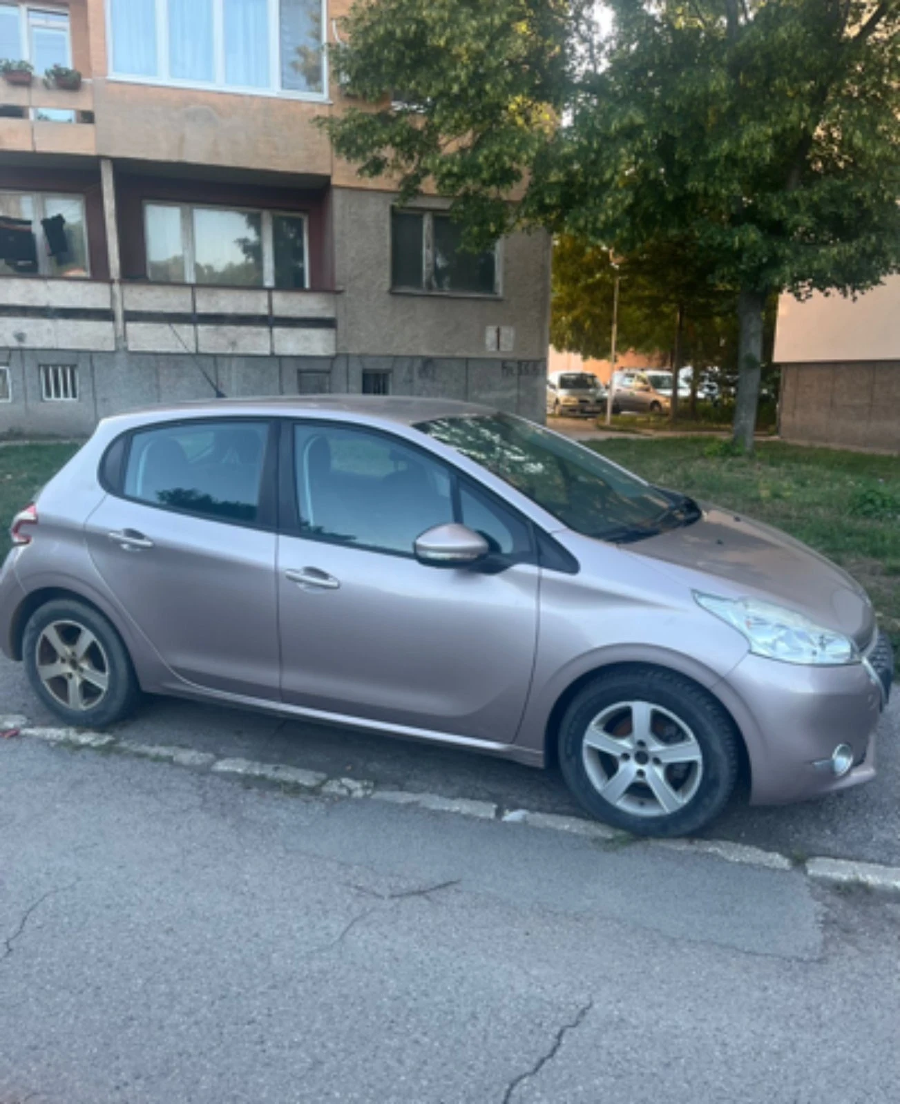 Peugeot 208, снимка 2 - Автомобили и джипове - 56507877
