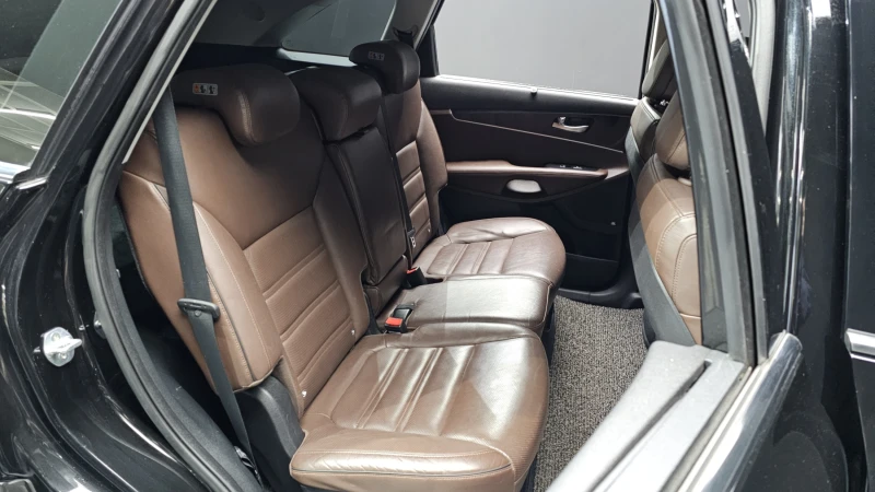Kia Sorento 2.2CRDI/4x4/Пълна сервизна !!!, снимка 9 - Автомобили и джипове - 53355866