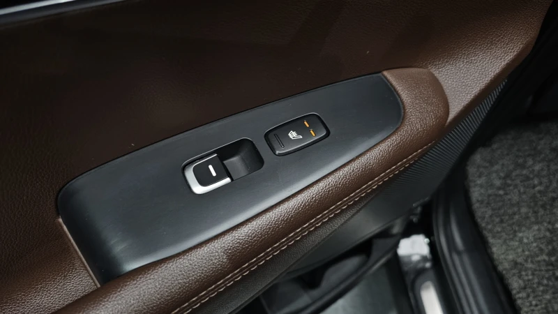 Kia Sorento 2.2CRDI/4x4/Пълна сервизна !!!, снимка 17 - Автомобили и джипове - 53355866