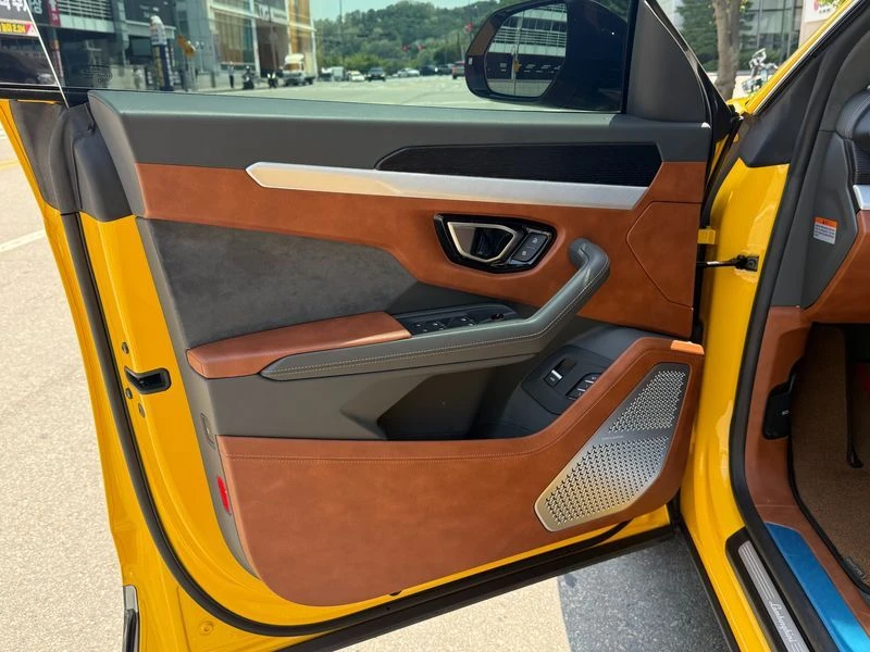 Lamborghini Urus 4.0 Automatic, снимка 8 - Автомобили и джипове - 55813309