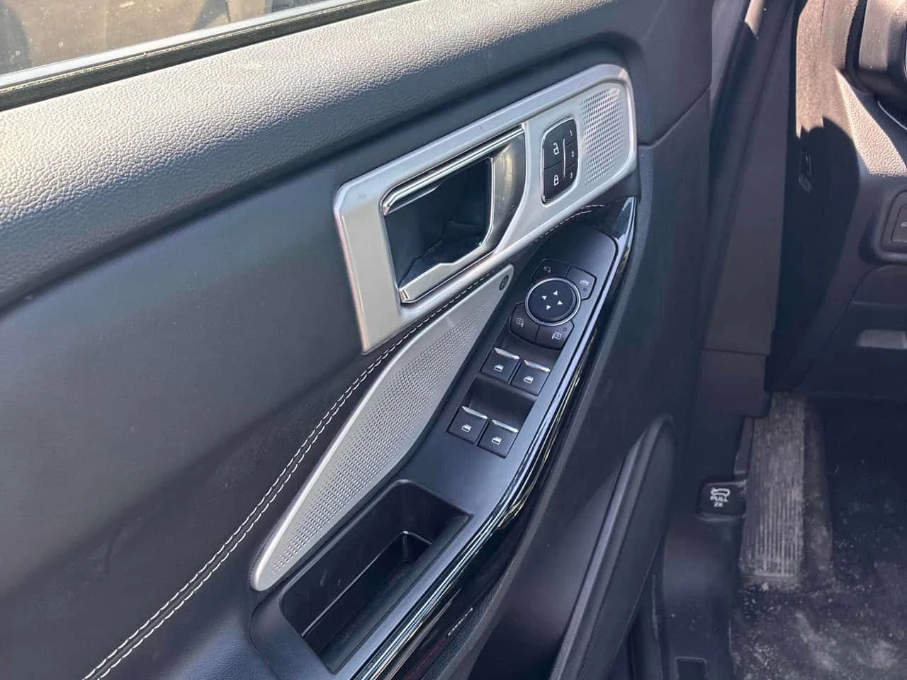 Ford Explorer * ST * CARFAX * БЕЗ ПЪРВОНАЧАЛНА ВНОСКА, снимка 17 - Автомобили и джипове - 54217078