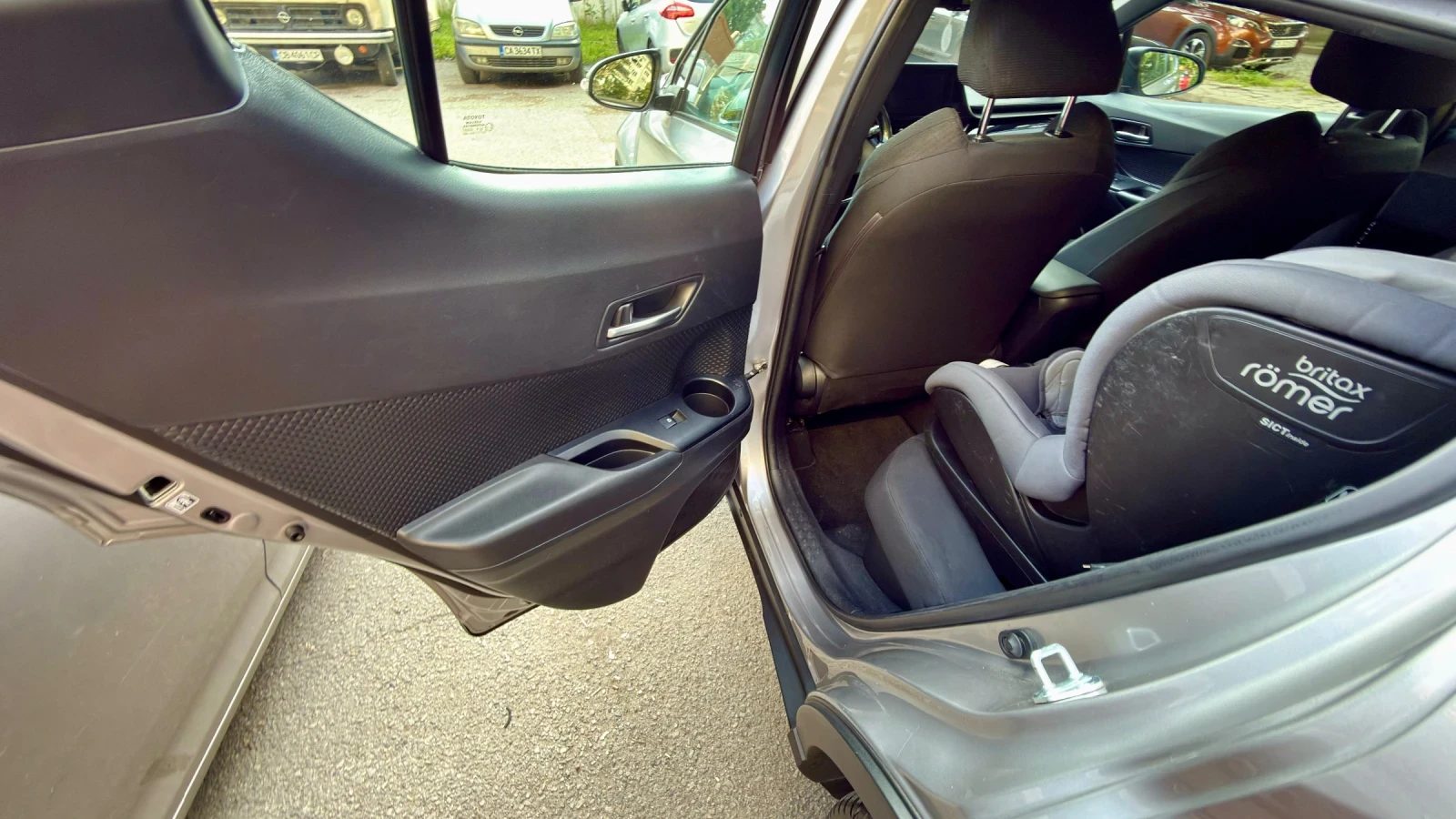 Toyota C-HR 1.8 Hybrid, 122кс, снимка 8 - Автомобили и джипове - 55080291