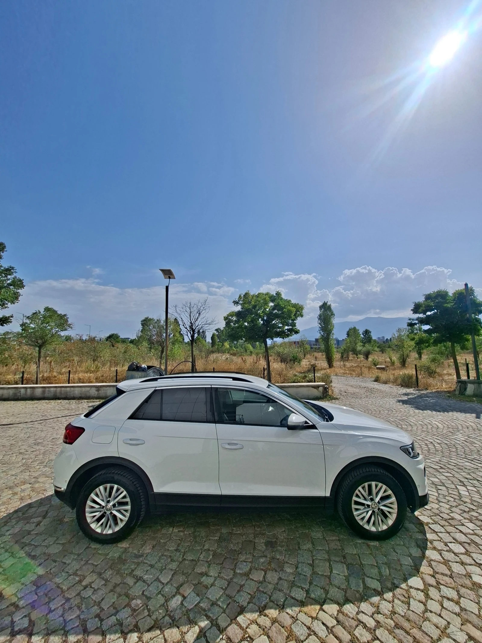 VW T-Roc, снимка 2 - Автомобили и джипове - 55888816