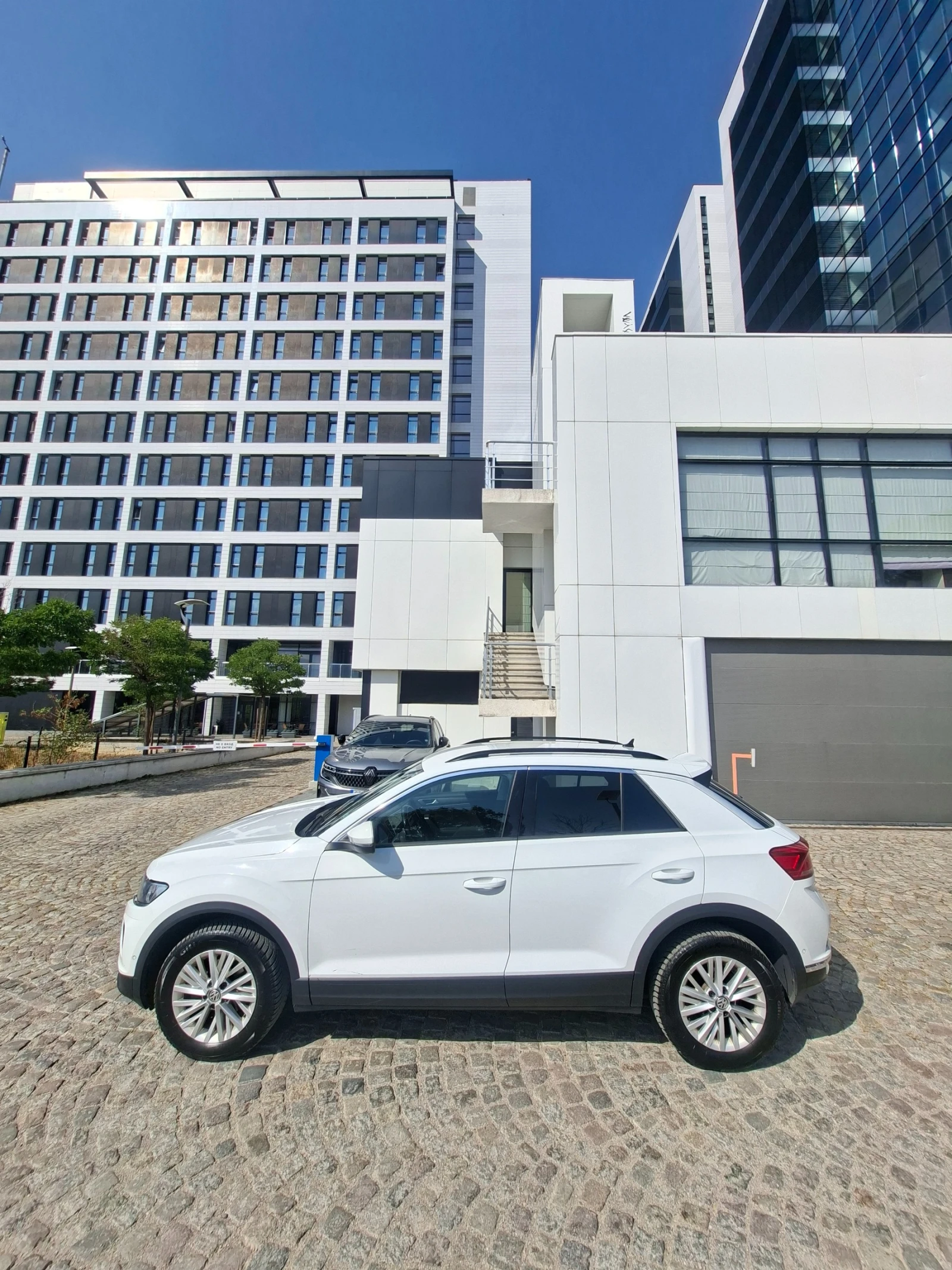 VW T-Roc, снимка 3 - Автомобили и джипове - 55888816