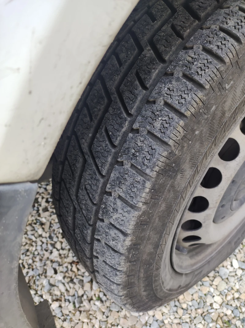 VW Transporter 1.9 TDI, снимка 8 - Бусове и автобуси - 52606312