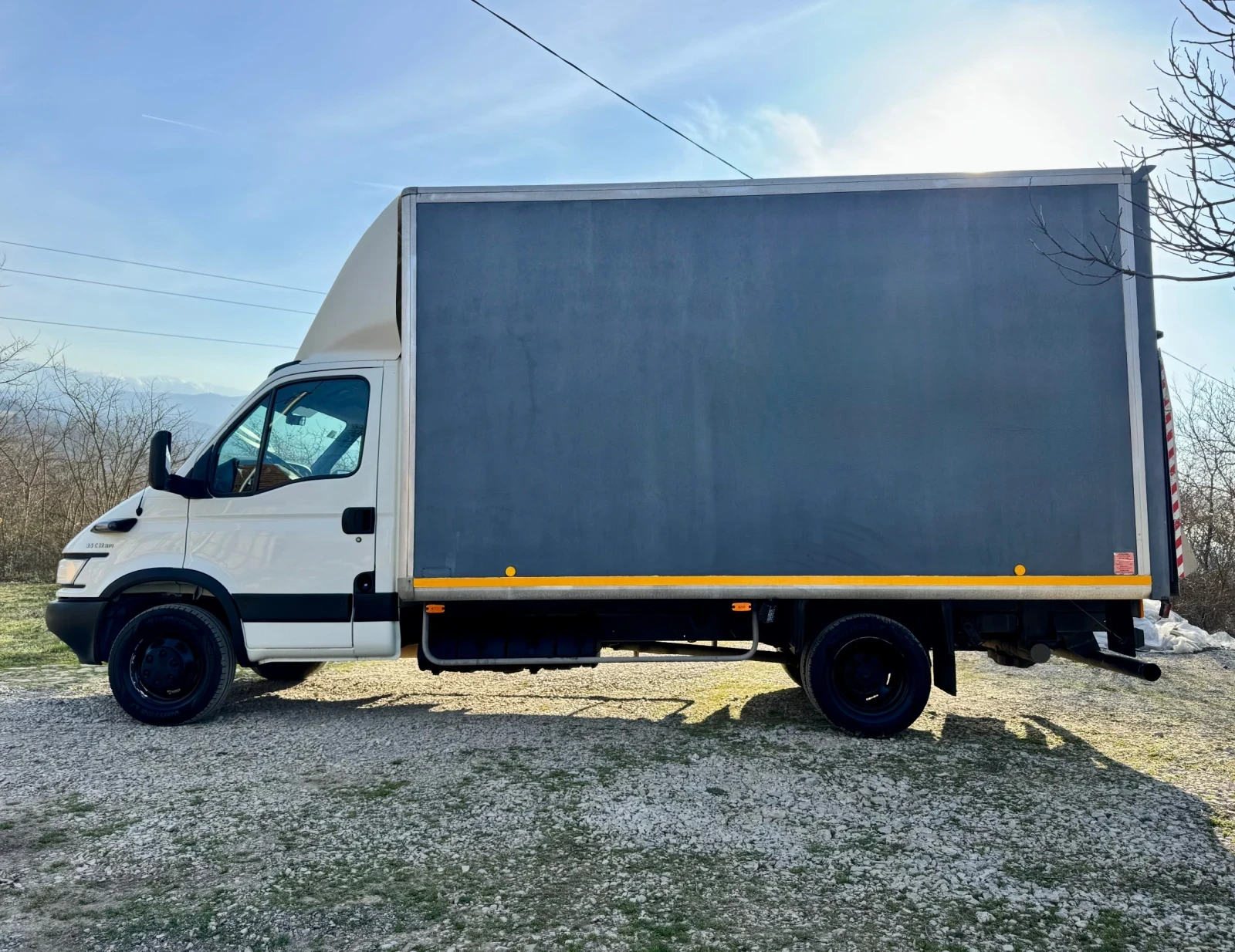 Iveco Daily 4.30м. ДЪЛЖИНА* Падащ борд* Реален пробег, снимка 4 - Бусове и автобуси - 55707690