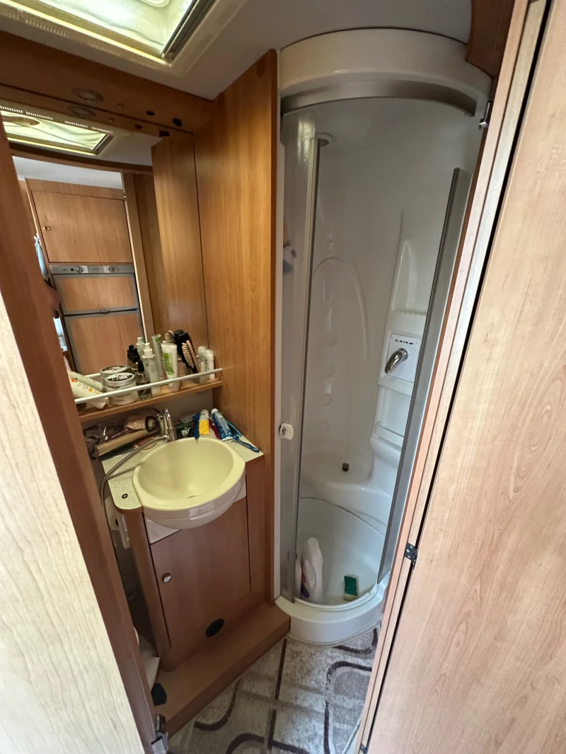 Кемпер Laika Ford, снимка 7 - Каравани и кемпери - 52551642