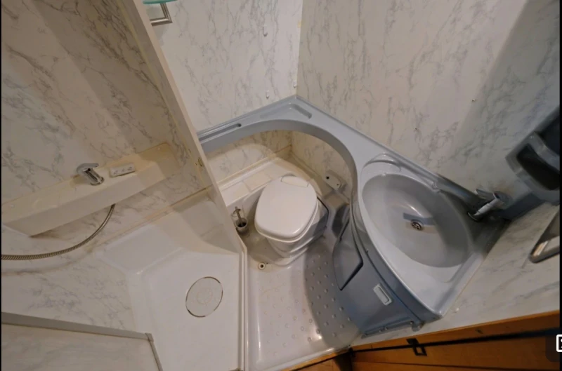 Кемпер LMC LIBERTY, снимка 11 - Каравани и кемпери - 53304506