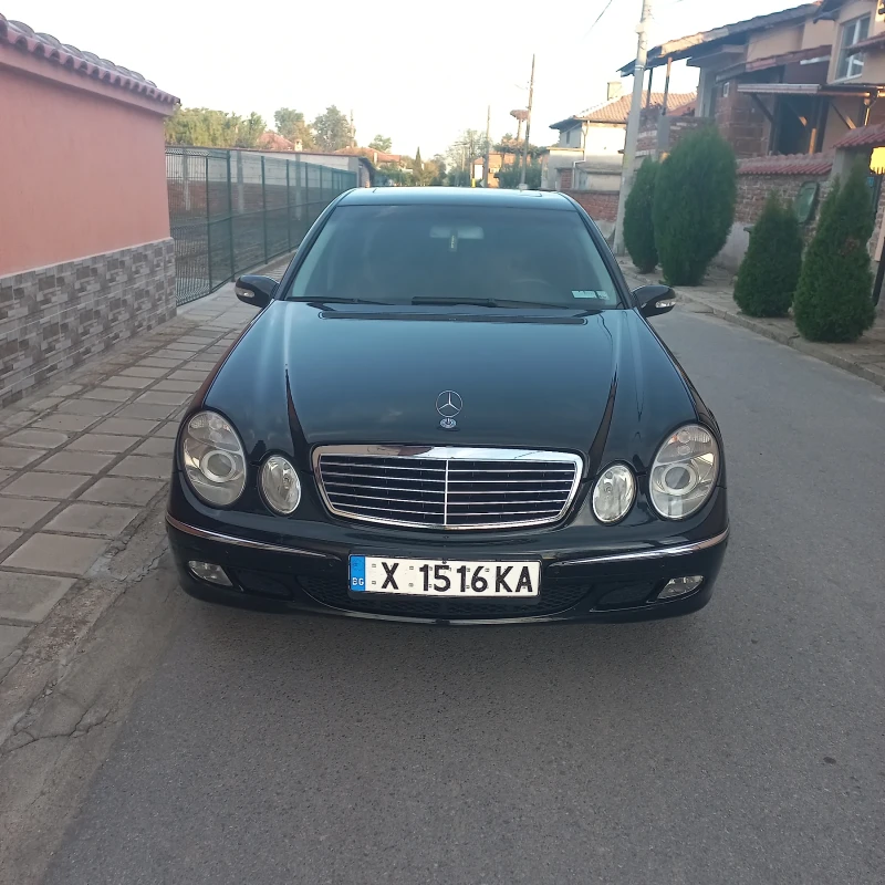 Mercedes-Benz E 220, снимка 1 - Автомобили и джипове - 47630370