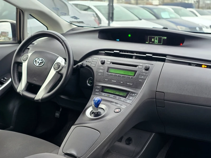 Toyota Prius  Хибрид , снимка 9 - Автомобили и джипове - 48137185