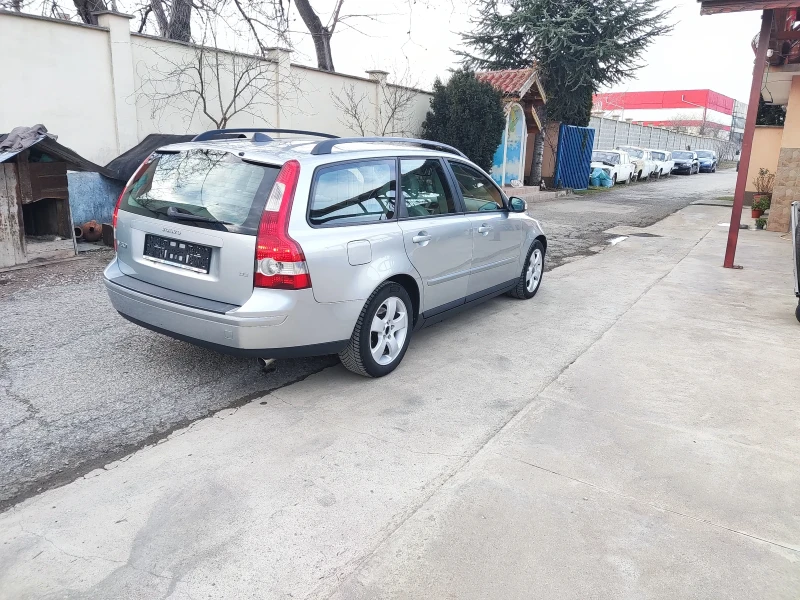 Volvo V50 2.4D D5, снимка 3 - Автомобили и джипове - 48889211