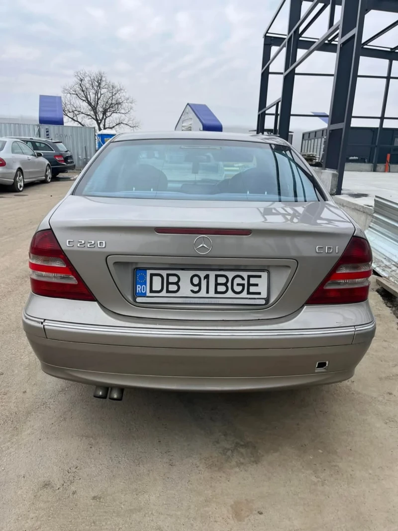 Mercedes-Benz C 200, снимка 2 - Автомобили и джипове - 49298764