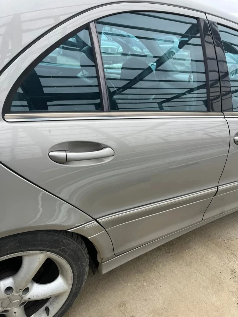 Mercedes-Benz C 200, снимка 5 - Автомобили и джипове - 49298764