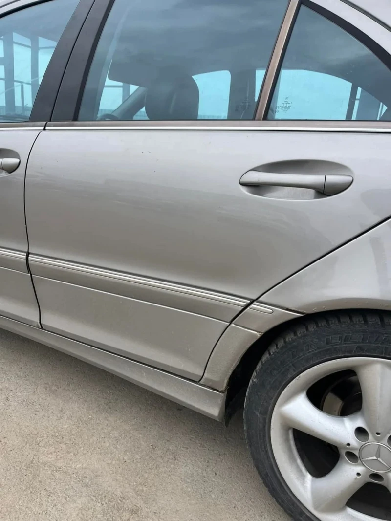 Mercedes-Benz C 200, снимка 3 - Автомобили и джипове - 49298764