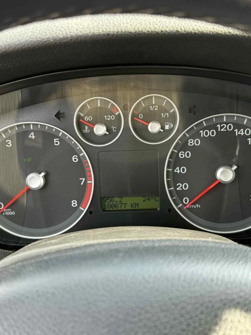 Ford Focus 1.6 116кс., снимка 6 - Автомобили и джипове - 52251479