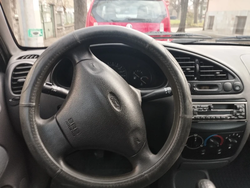 Ford Fiesta 1.3 бензин, снимка 5 - Автомобили и джипове - 52974816