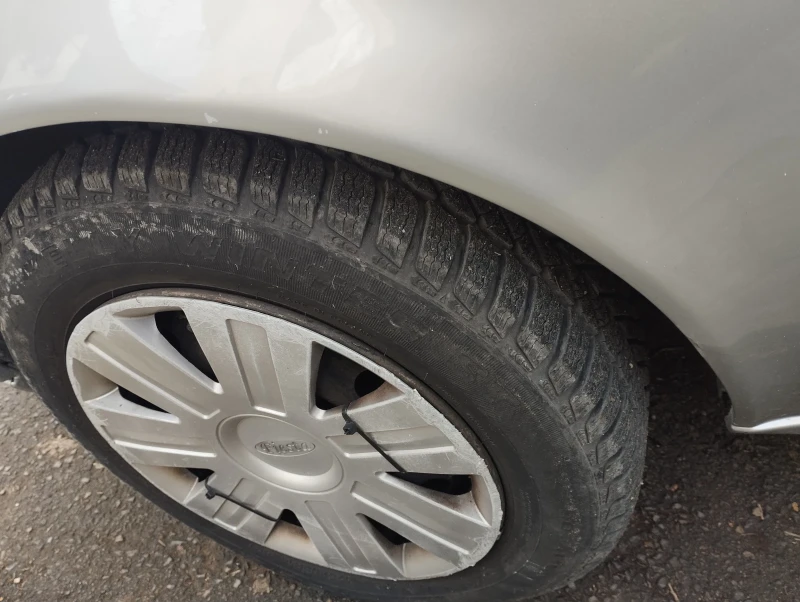 Ford Fiesta 1.3 бензин, снимка 13 - Автомобили и джипове - 52974816