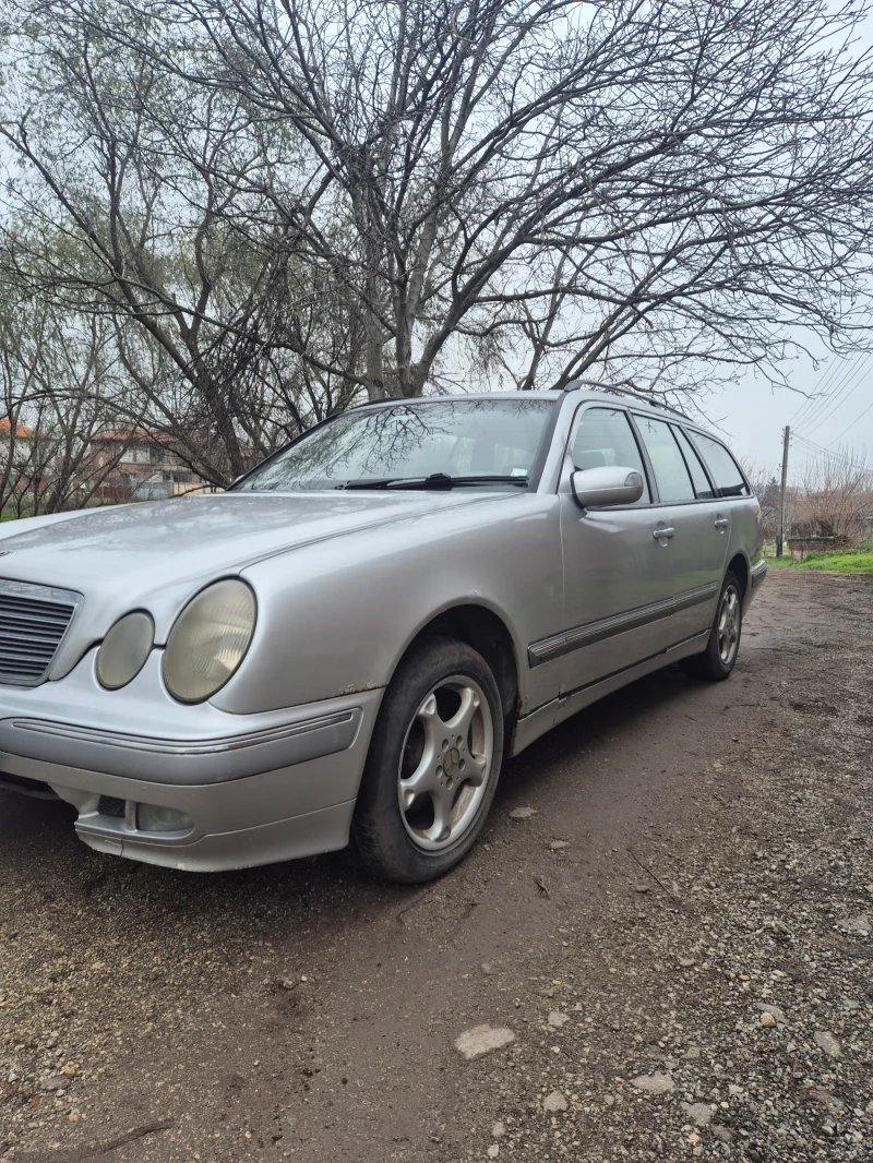 Mercedes-Benz E 220, снимка 3 - Автомобили и джипове - 53373785