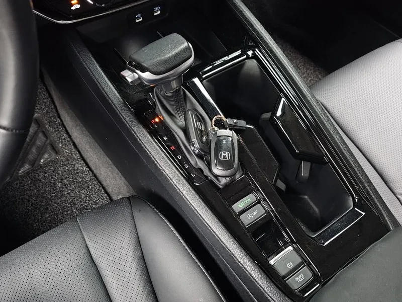 Honda Accord 1.5 Turbo, снимка 10 - Автомобили и джипове - 55585991