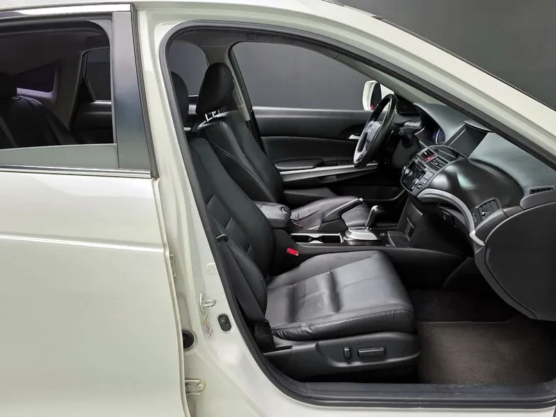 Honda Accord 3.5 1St Generation, снимка 11 - Автомобили и джипове - 55841323