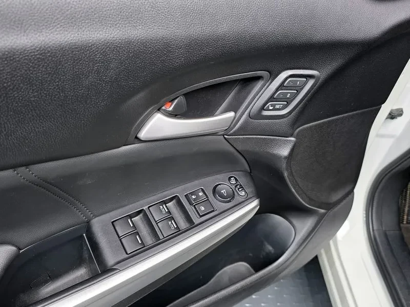 Honda Accord 3.5 1St Generation, снимка 15 - Автомобили и джипове - 55841323