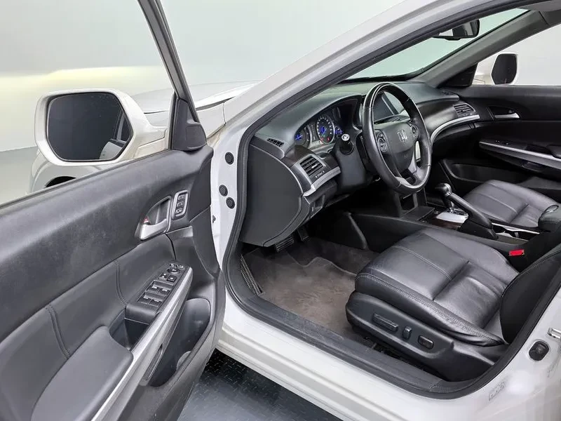 Honda Accord 3.5 1St Generation, снимка 10 - Автомобили и джипове - 55841323