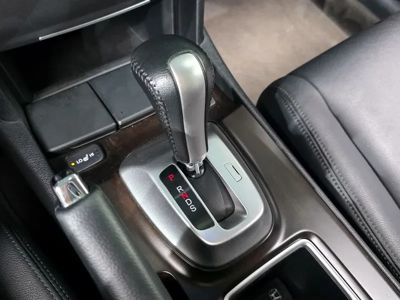 Honda Accord 3.5 1St Generation, снимка 9 - Автомобили и джипове - 55841323