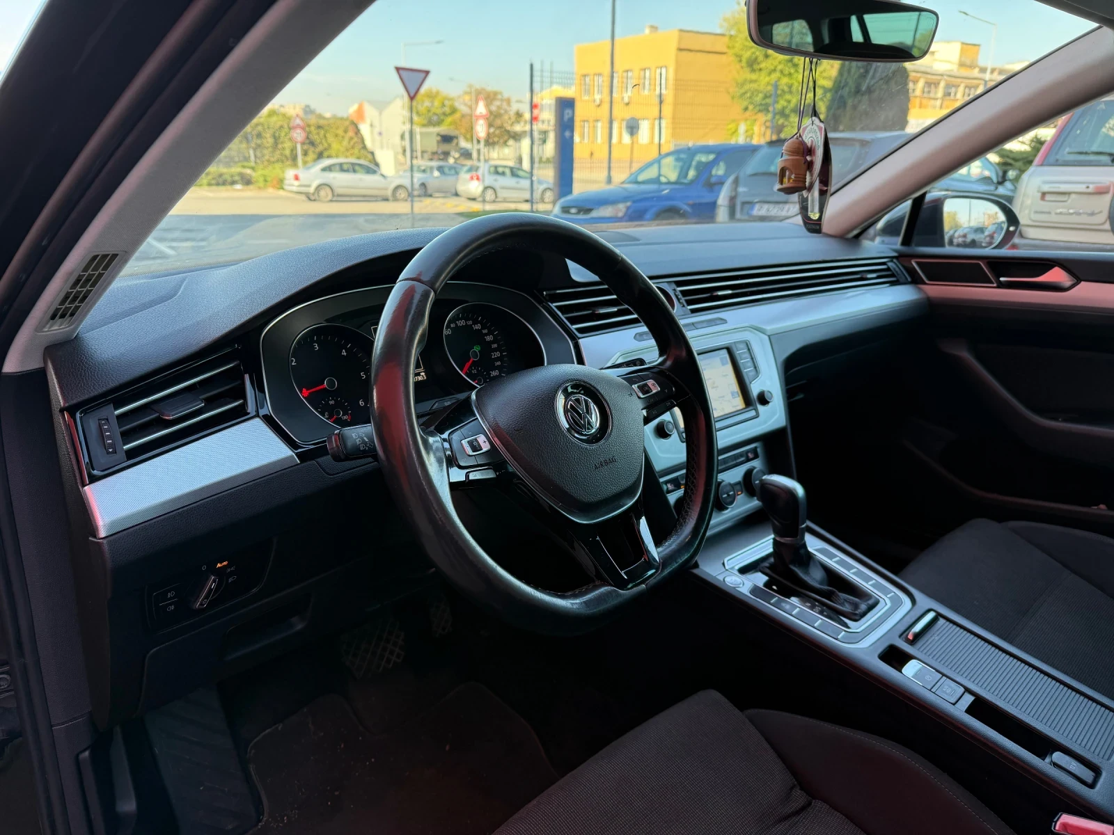 VW Passat 2.0TDI* DSG* LED* 360* Камери* Дистроник - изображение 9