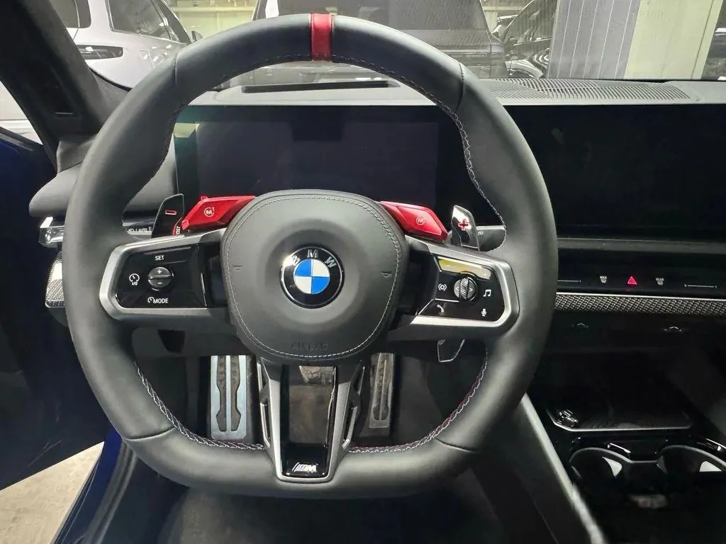 BMW M5 Hybrid xDrive - изображение 8