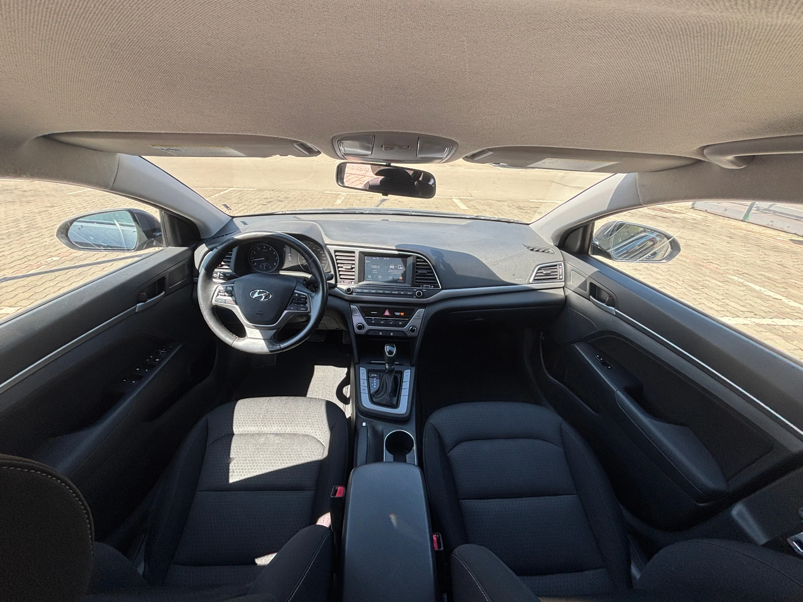 Hyundai Elantra 2.0 Бензин Автомат Седан | Mobile.bg — изображение 13